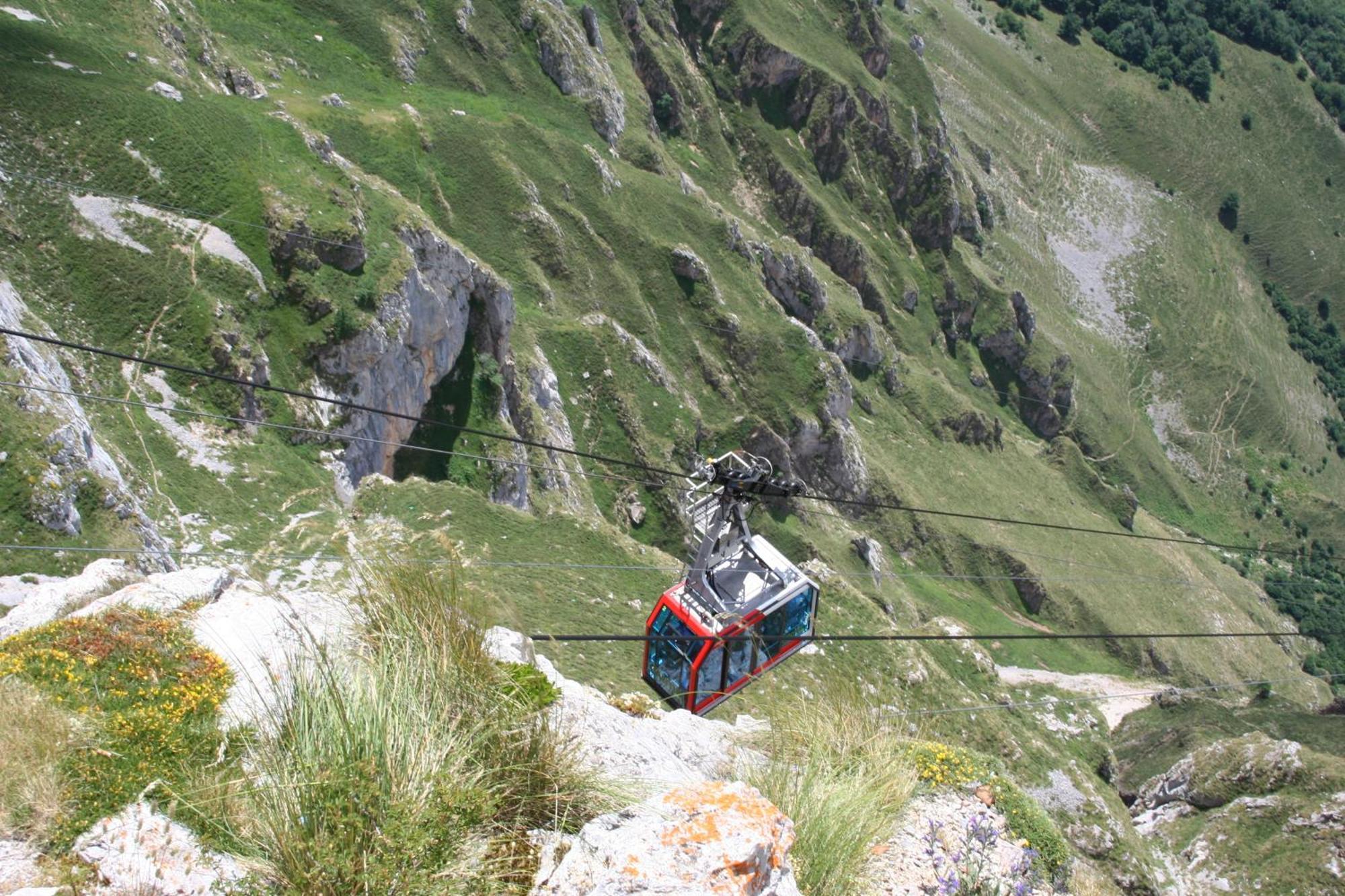 Hosteria Picos De Europa Potes Exterior photo